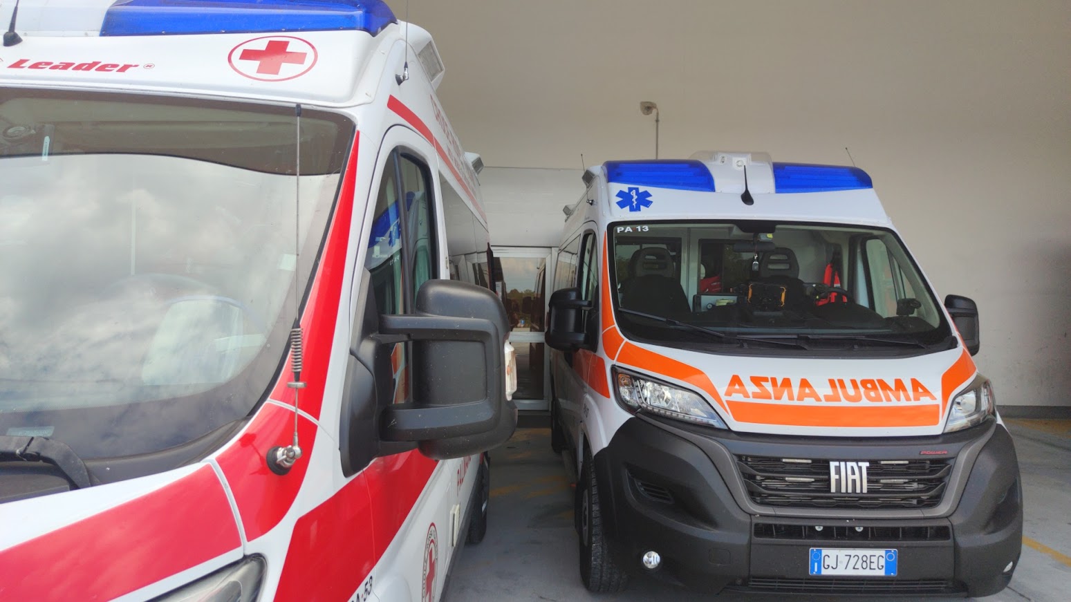 Auto sbanda lungo l'autostrada A4, due feriti sul raccordo di Aurisina 